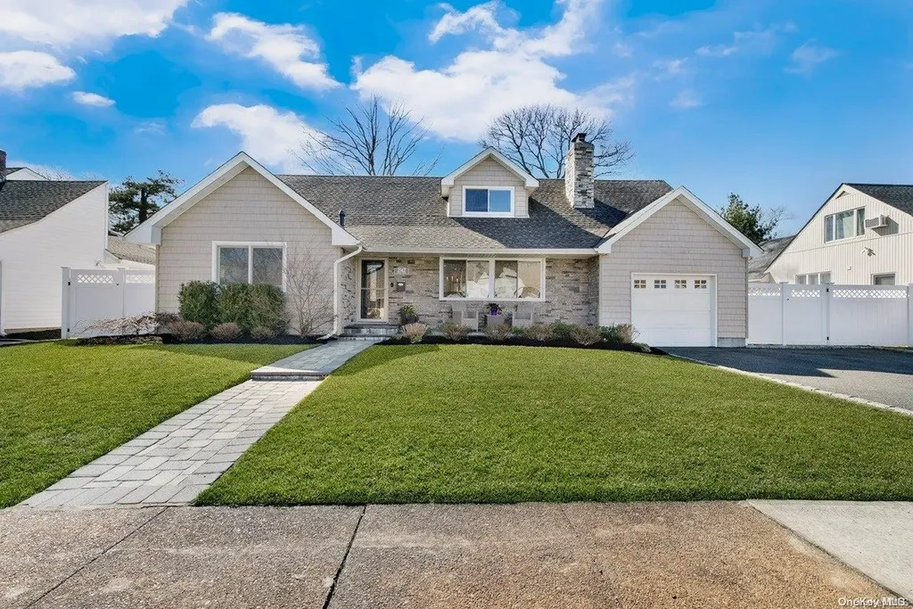2142 Cayuga Drive Merrick NY 11566