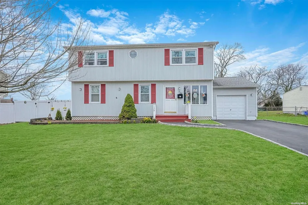 176 Carlls Path Deer Park NY 11729