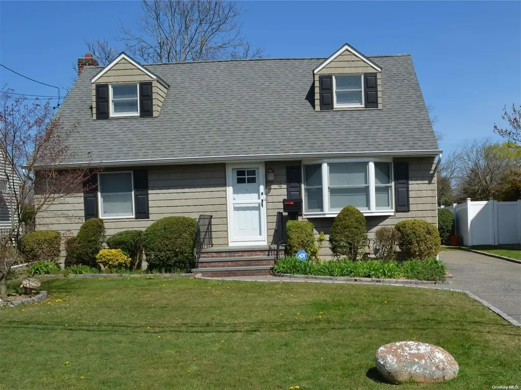 4 Searingtown Avenue Albertson NY 11507