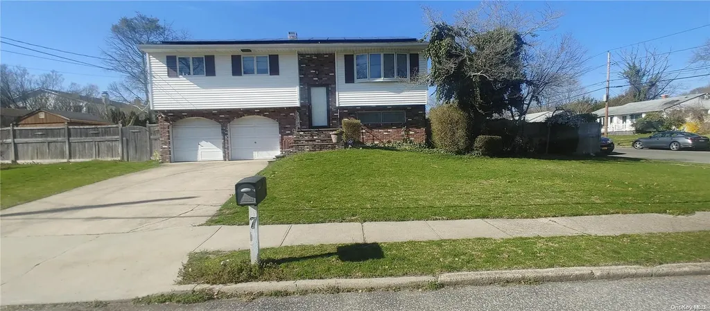 7 Henry Avenue Centereach NY 11720