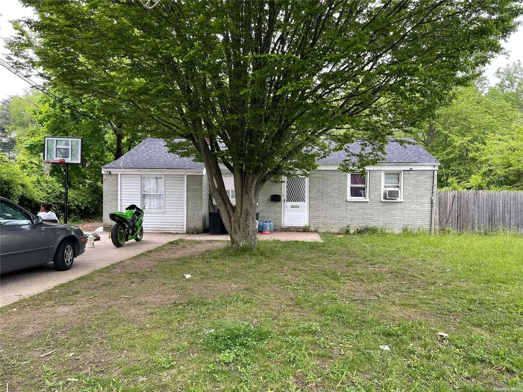 1729 N Thompson Drive Bay Shore NY 11706