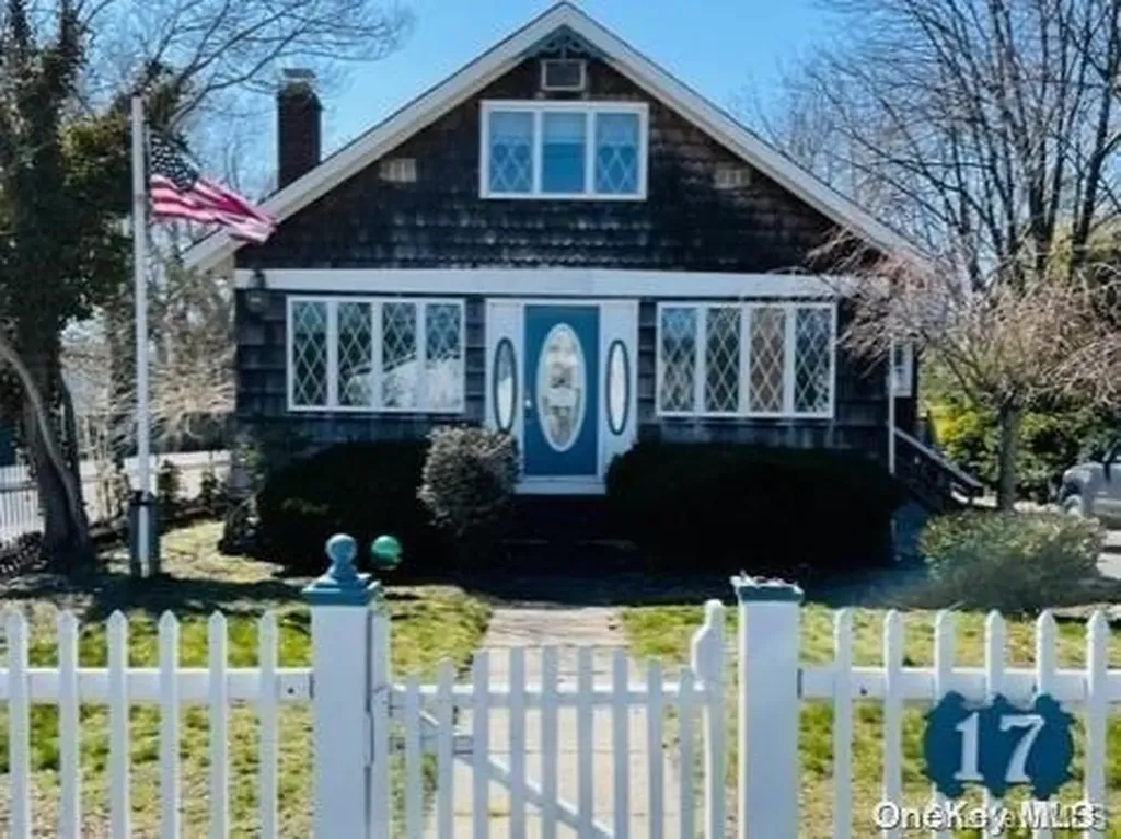 17 S Summit Avenue Patchogue NY 11772