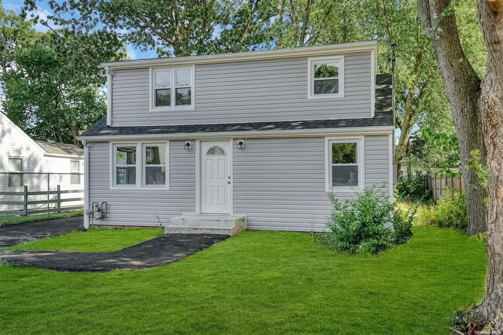 57 E Halley Lane Central Islip NY 11722