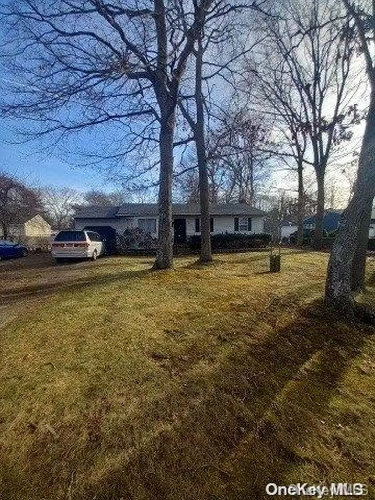 478 Starlight Drive Shirley NY 11967