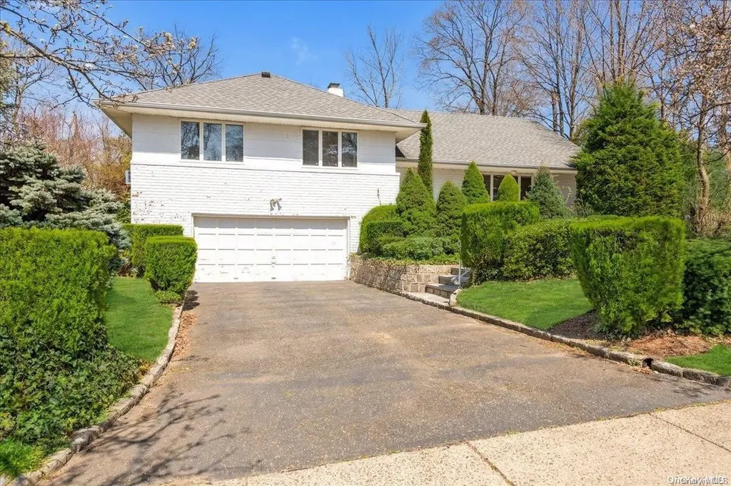3 North Drive Great Neck NY 11021