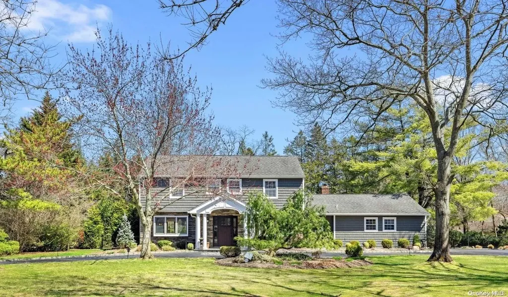 2 Rustic Gate Lane Dix Hills NY 11746