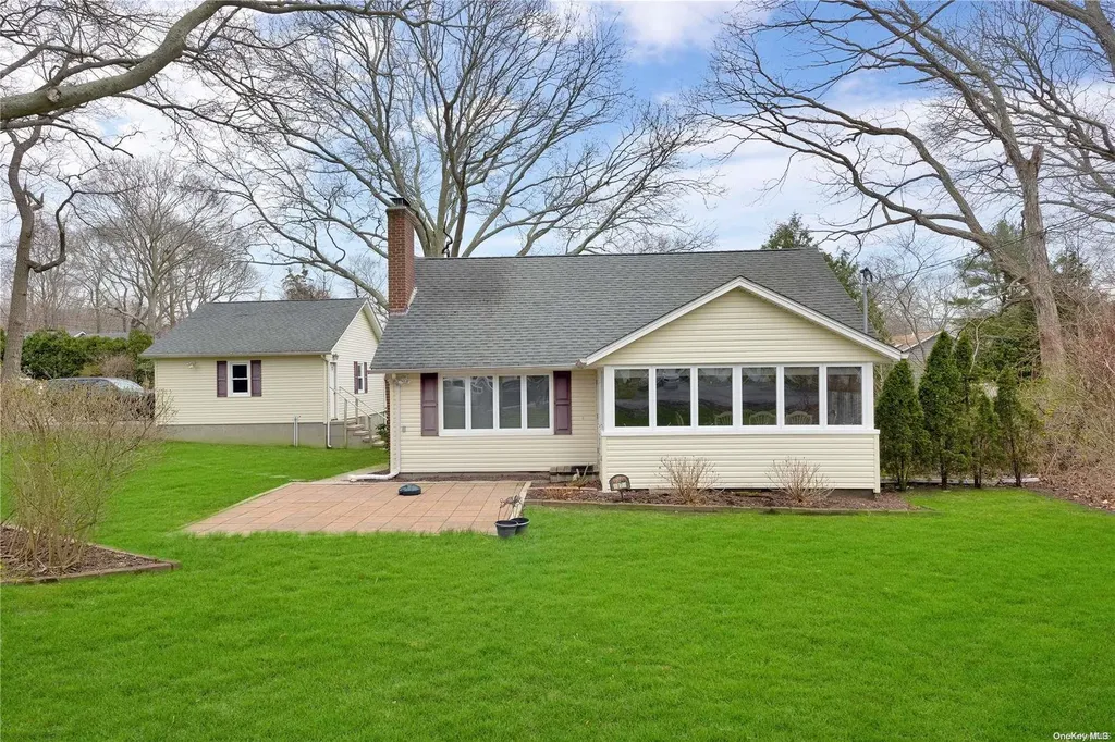 17 Cedar Drive Riverhead NY 11901
