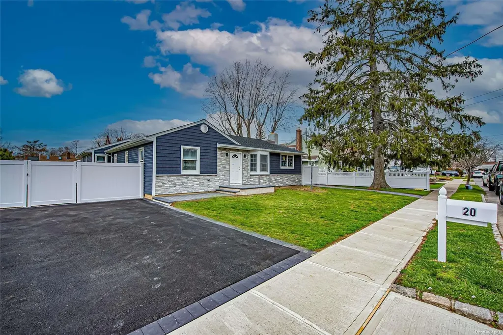 20 E Bay Drive West Islip NY 11795