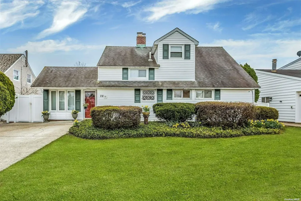 28 Blacksmith Road Levittown NY 11756