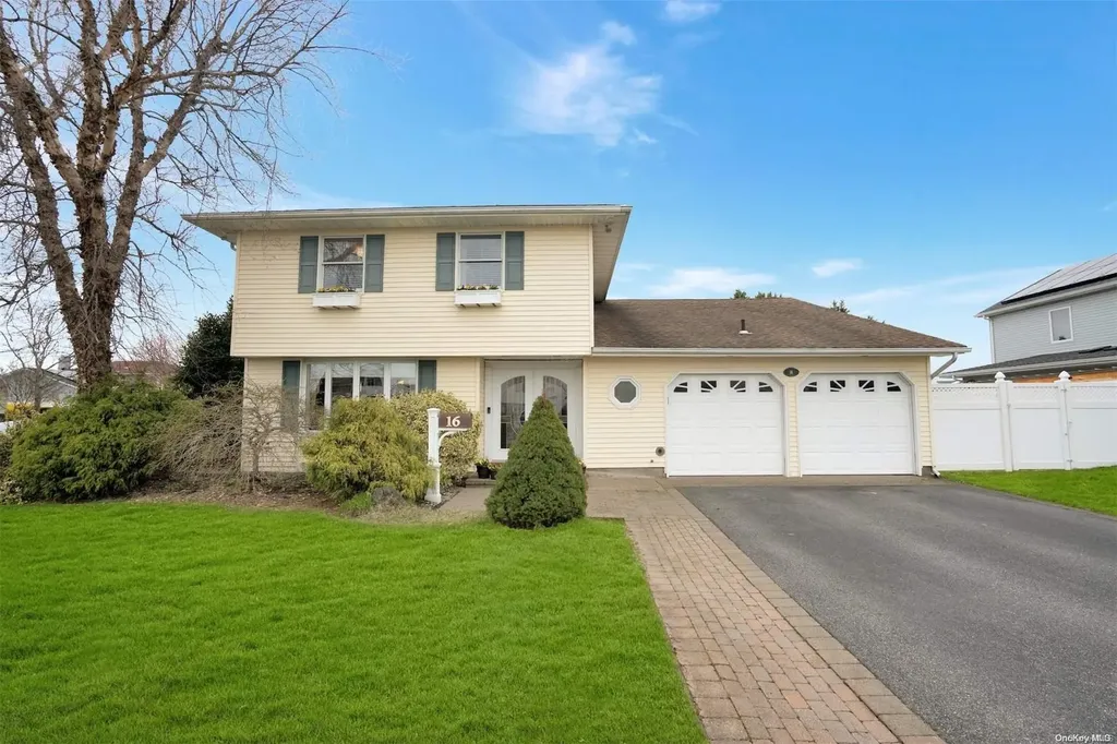 16 Skipper Drive West Islip NY 11795