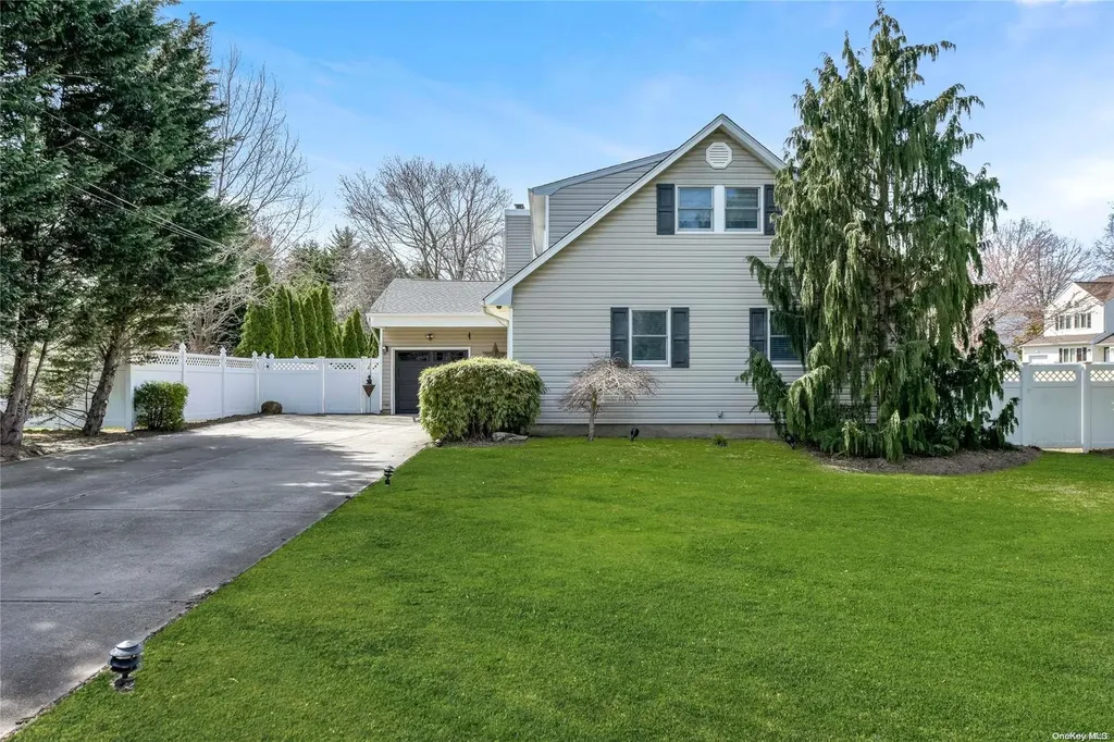 126 S Hillside Avenue Nesconset NY 11767