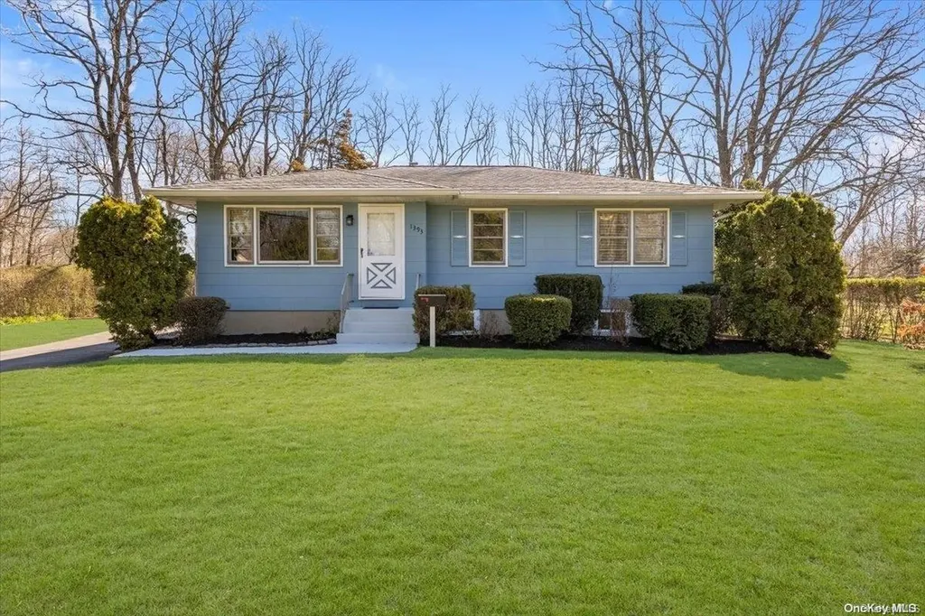 1393 Manor Lane Bay Shore NY 11706