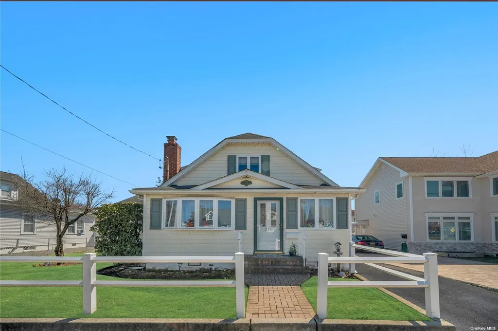 213 Plainview Road Hicksville NY 11801