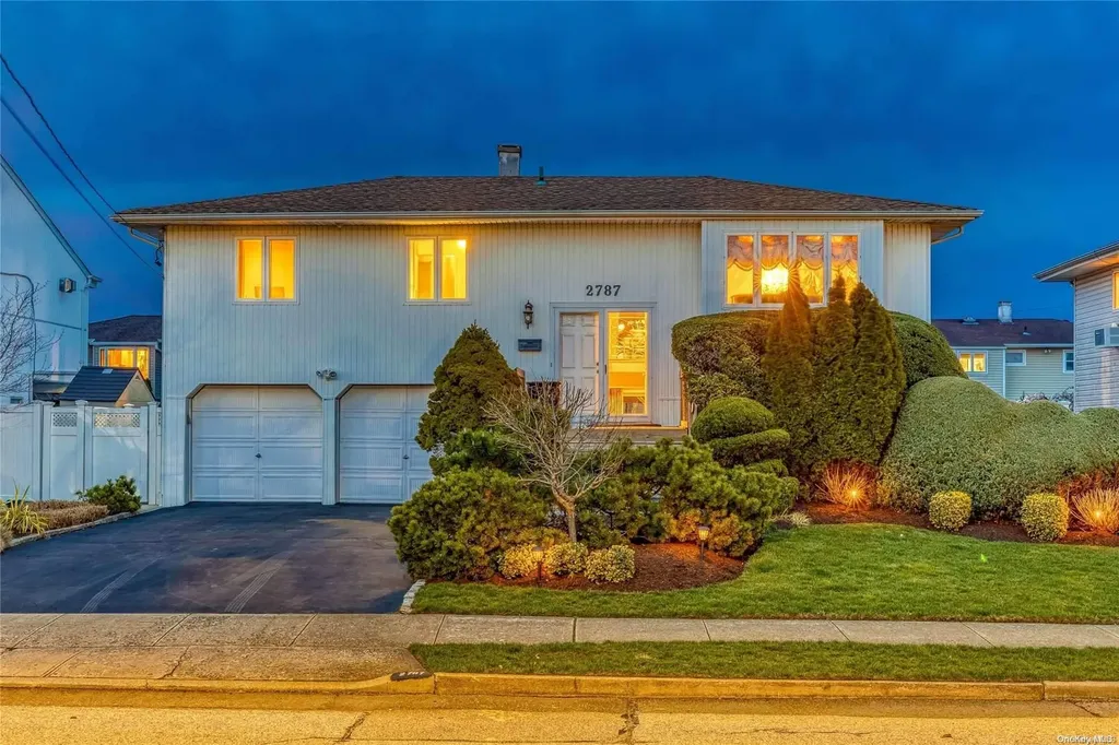 2787 Riverside Drive Wantagh NY 11793