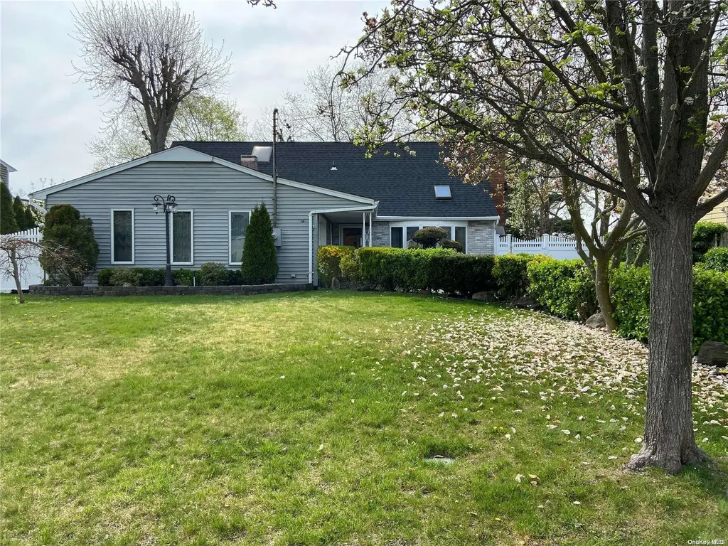 20 Normandy Drive Holbrook NY 11741