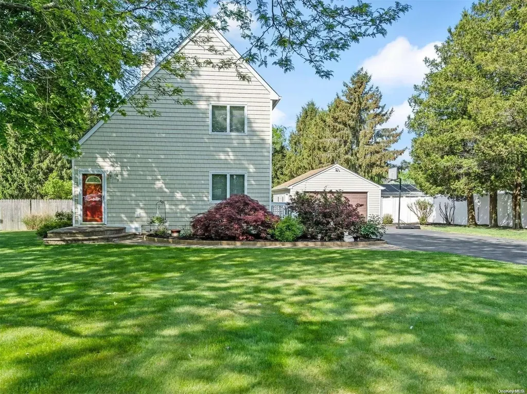 193 Arrowhead Avenue Riverhead NY 11901