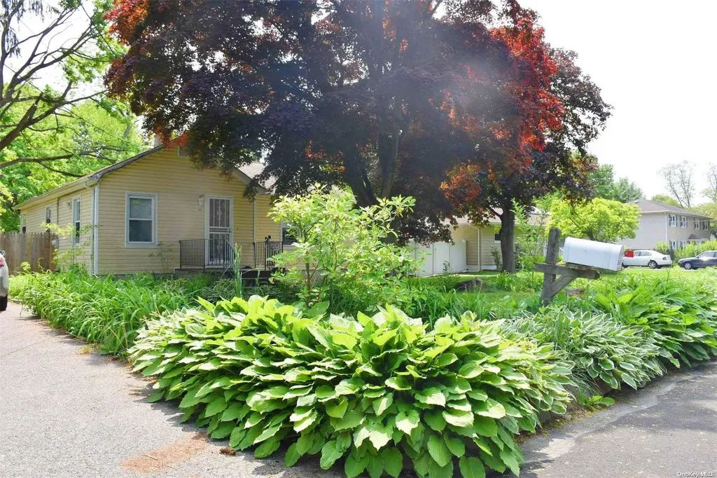 464 Ralph Avenue Central Islip NY 11722