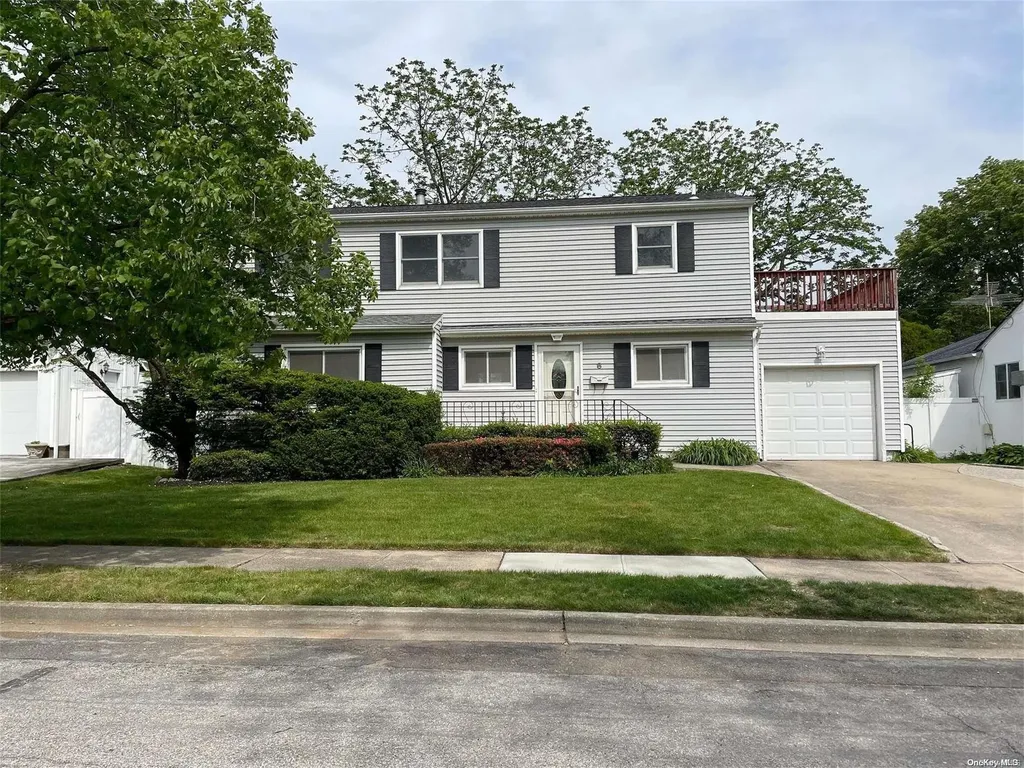 8 Terry Lane Plainview NY 11803