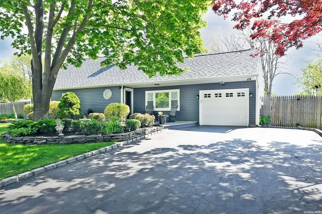 21 Crooked Pine Drive Medford NY 11763