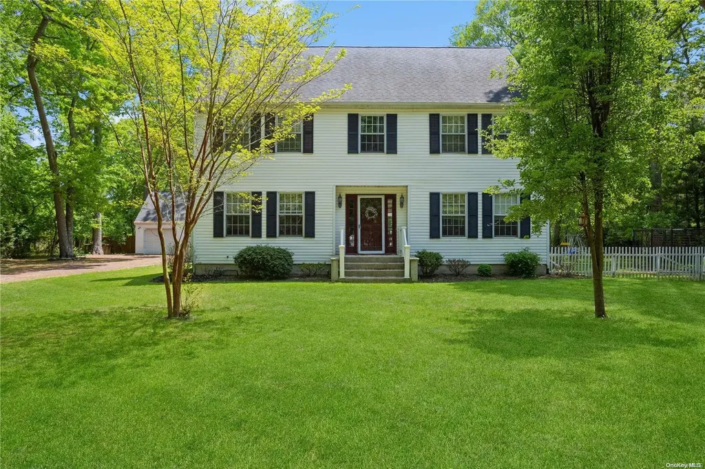 34 Chapel Avenue Brookhaven NY 11719