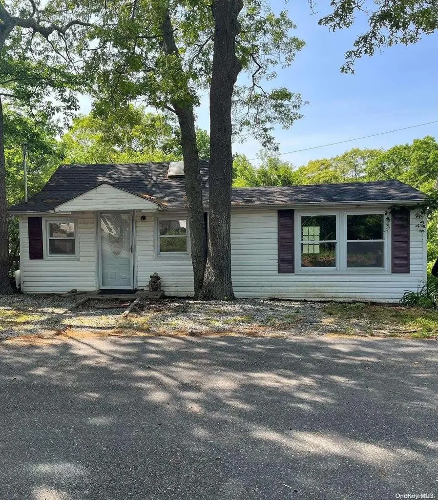 74 Zenith Road Rocky Point NY 11778