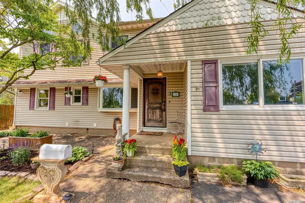 39 Colonial Drive Farmingdale NY 11735