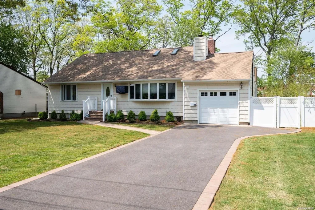 21 Abrew Street Bay Shore NY 11706