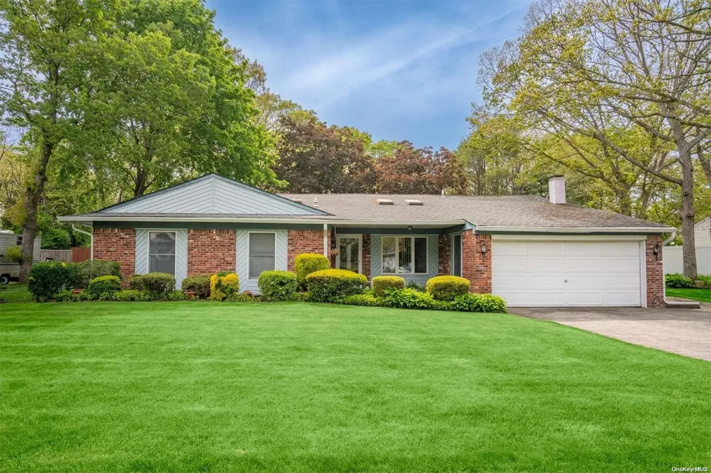 10 William Street Coram NY 11727