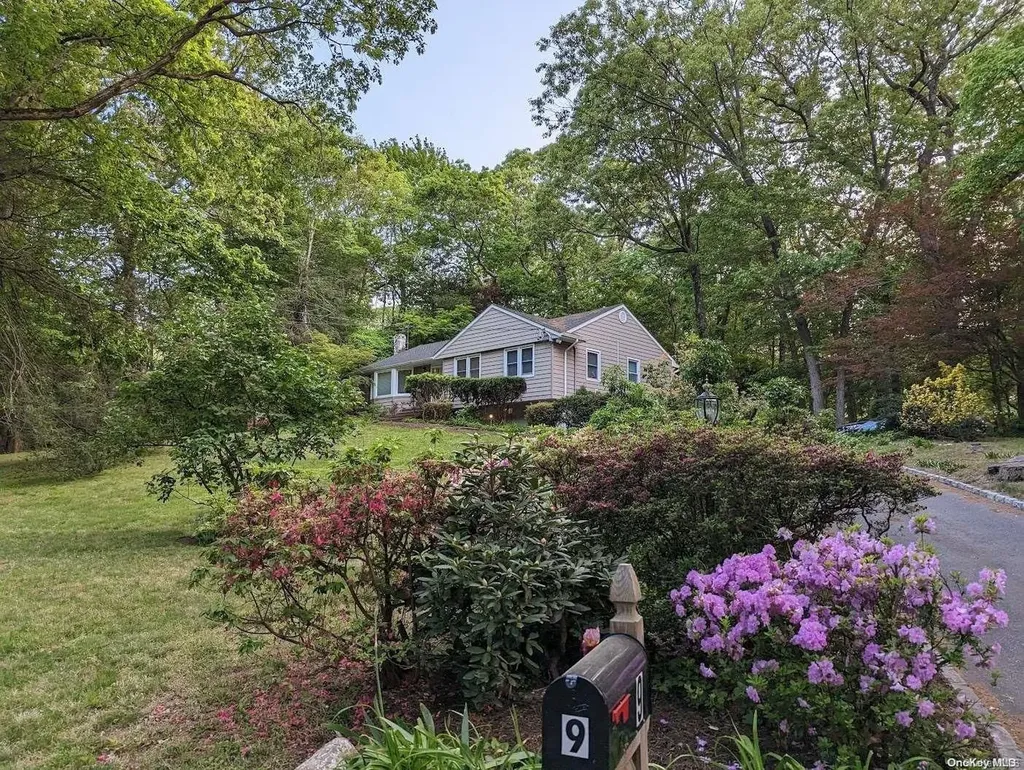 9 Sparrow Lane Huntington NY 11743