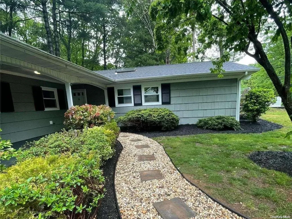 24 Sheppard Lane Stony Brook NY 11790