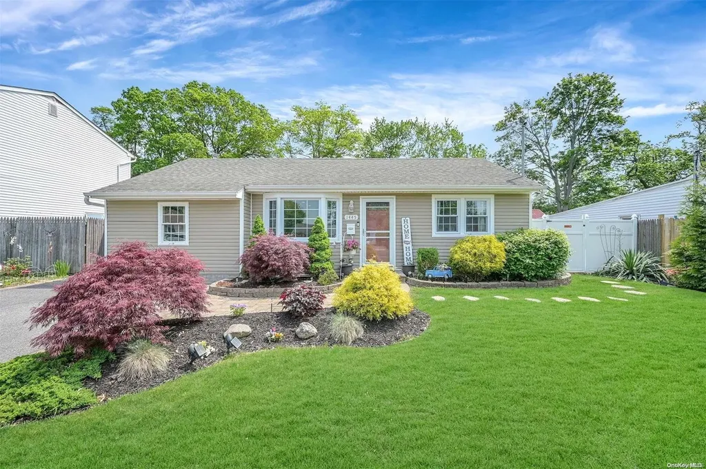 1445 Lombardy Boulevard Bay Shore NY 11706