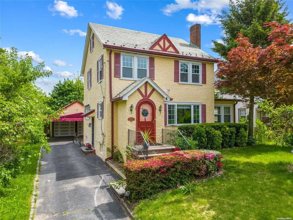 26 Beach Road Great Neck NY 11023