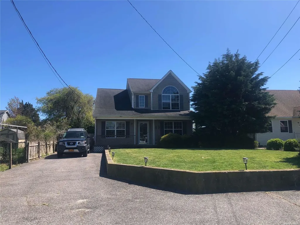 18 Kent Drive Shirley NY 11967