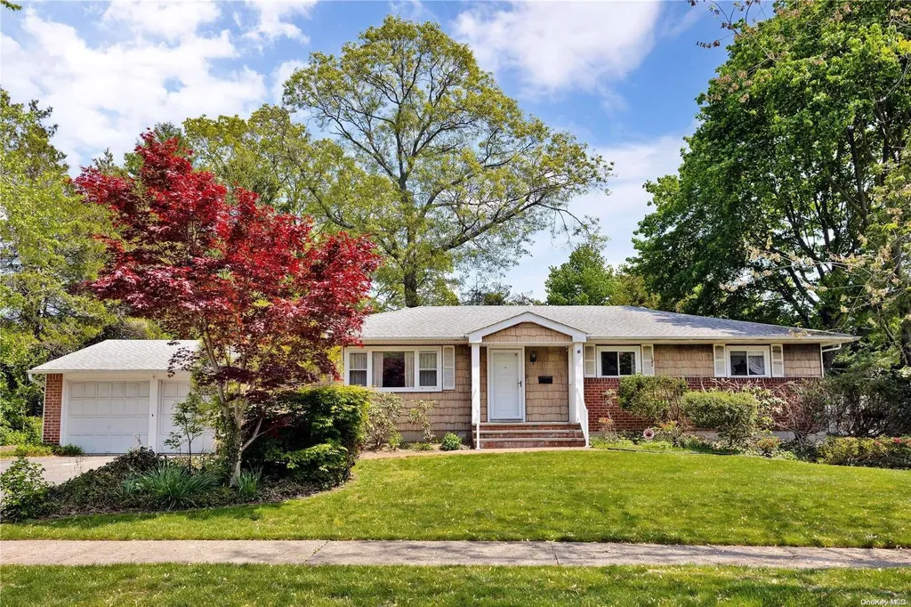 4 Frankie Lane Old Bethpage NY 11804