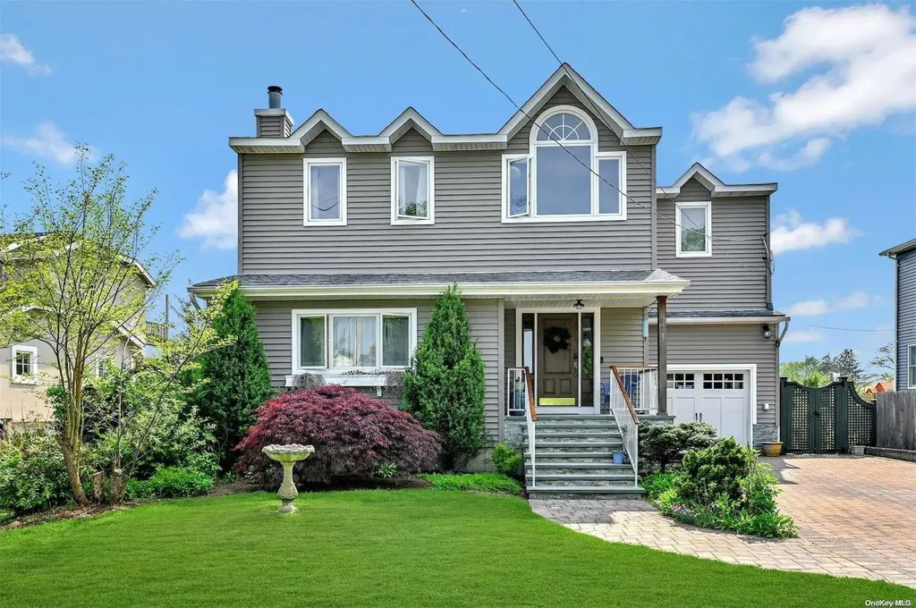 624 Tower Mews Oakdale NY 11769