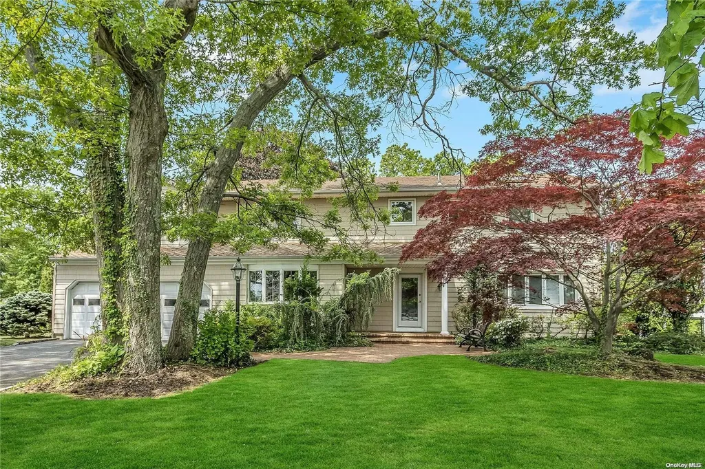 51 Hofstra Drive Plainview NY 11803