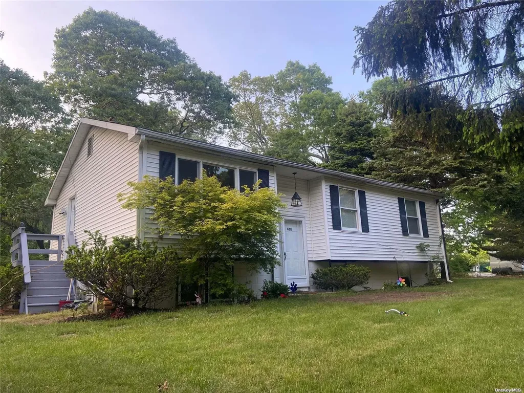 628 Elton Street Riverhead NY 11901