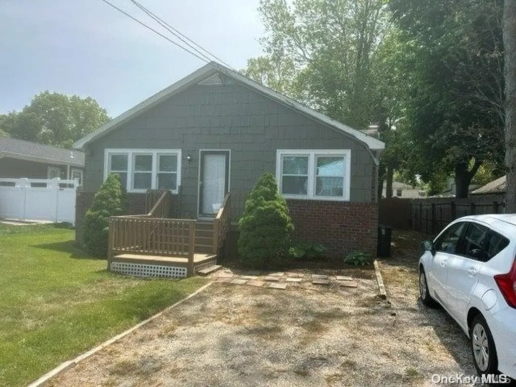 84 Cedarhurst Avenue Selden NY 11784