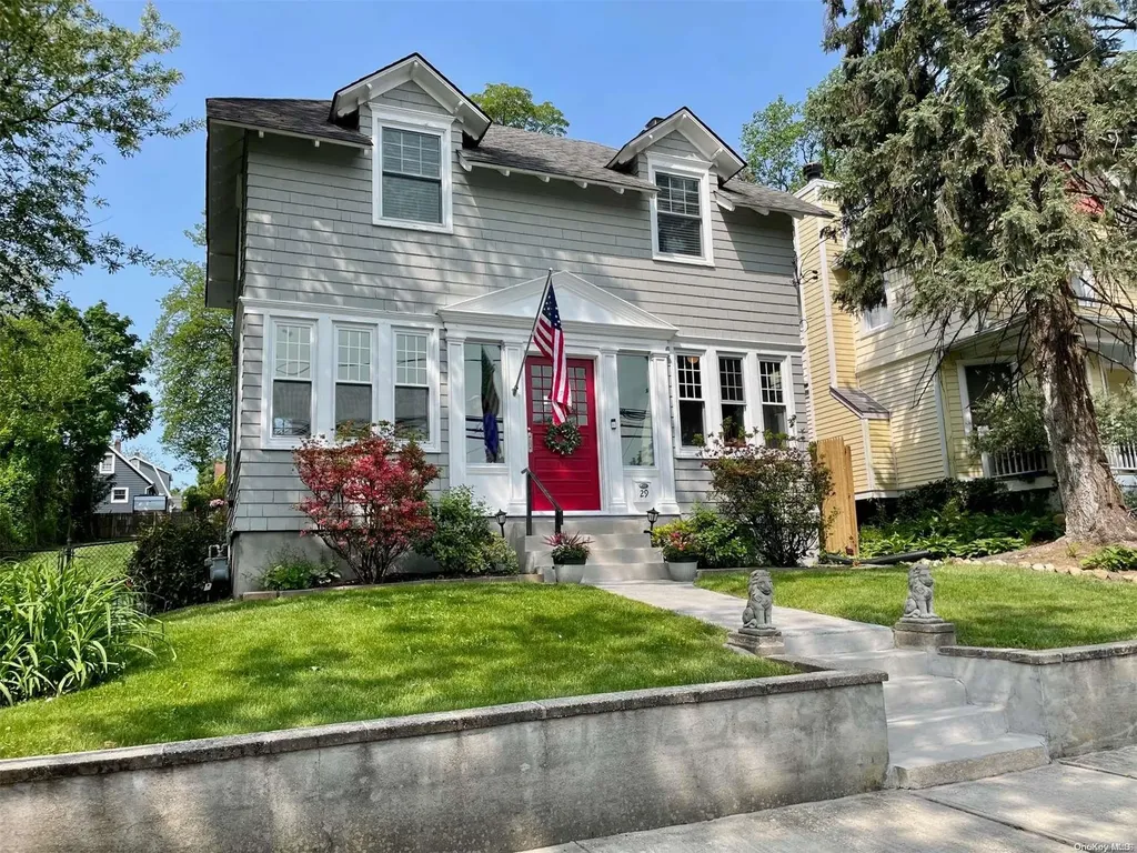 29 Hillside Avenue Huntington NY 11743