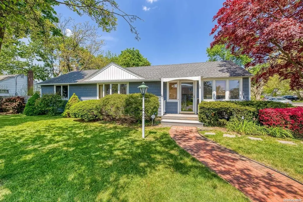 15 Sioux Drive Bay Shore NY 11706