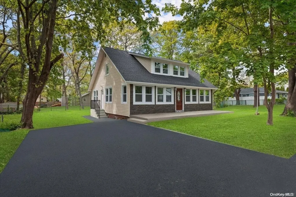 154 Patchogue Avenue Mastic NY 11950