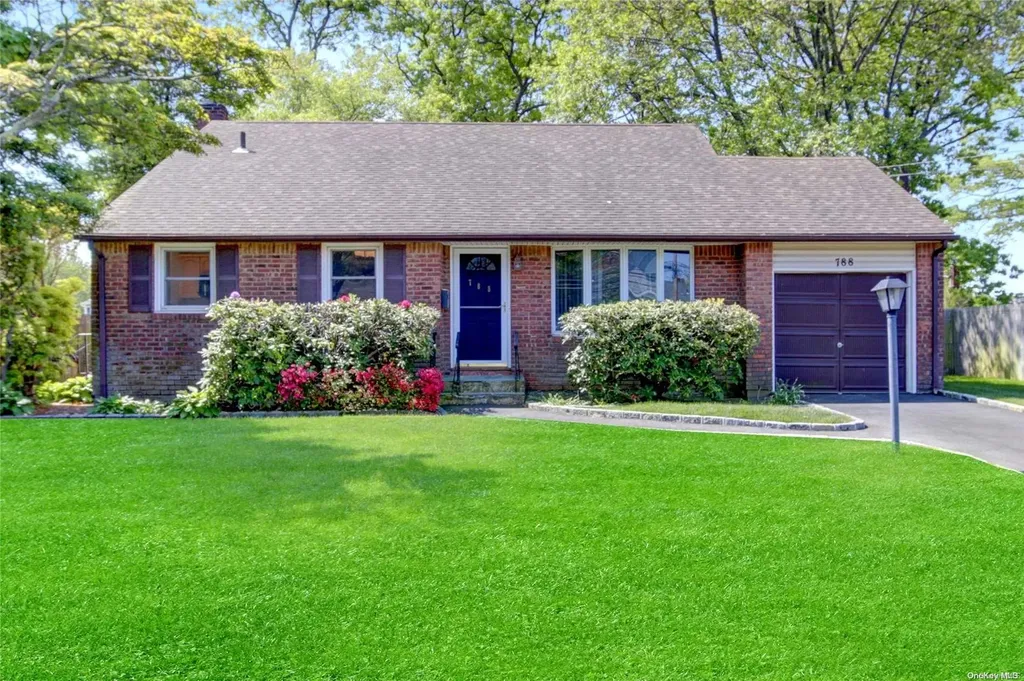 788 Pine Avenue West Islip NY 11795
