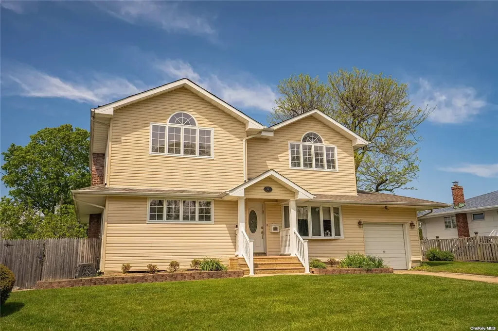 11 Regina Drive Commack NY 11725