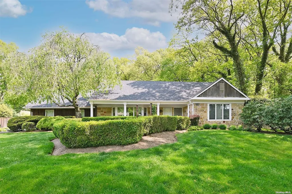 19 Truxton Road Dix Hills NY 11746