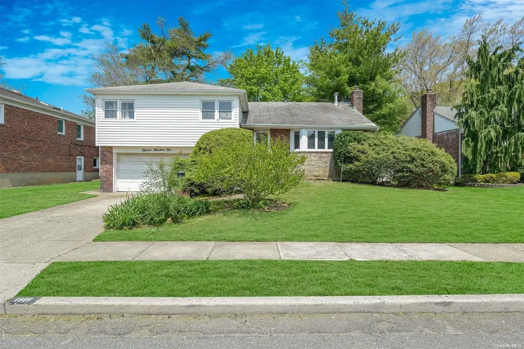 1505 Eric Lane East Meadow NY 11554