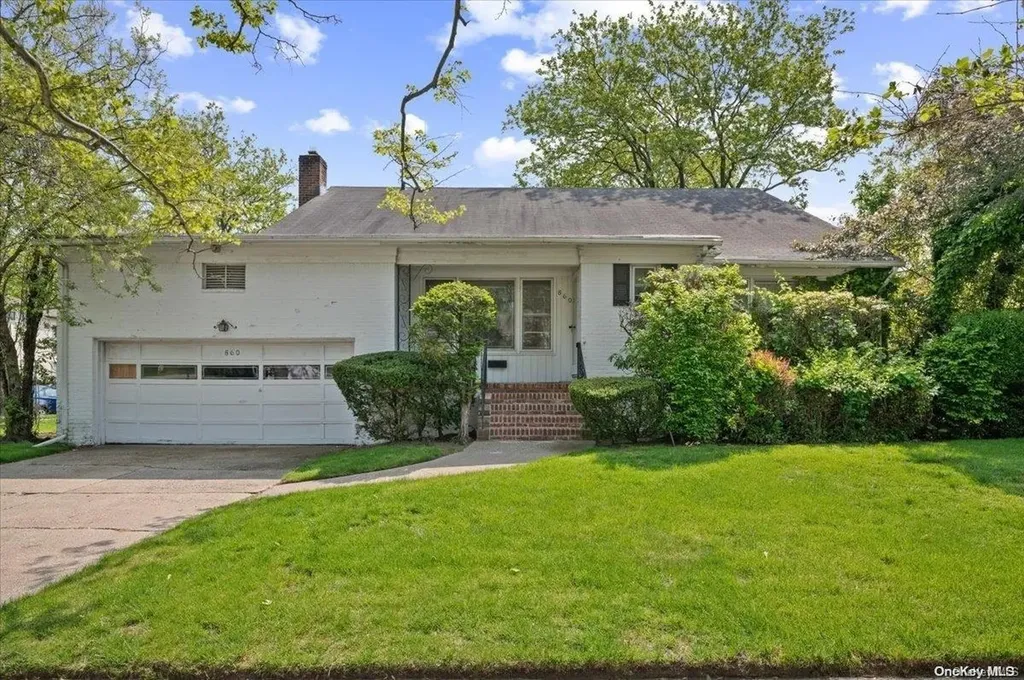 860 Longview Avenue North Woodmere NY 11581