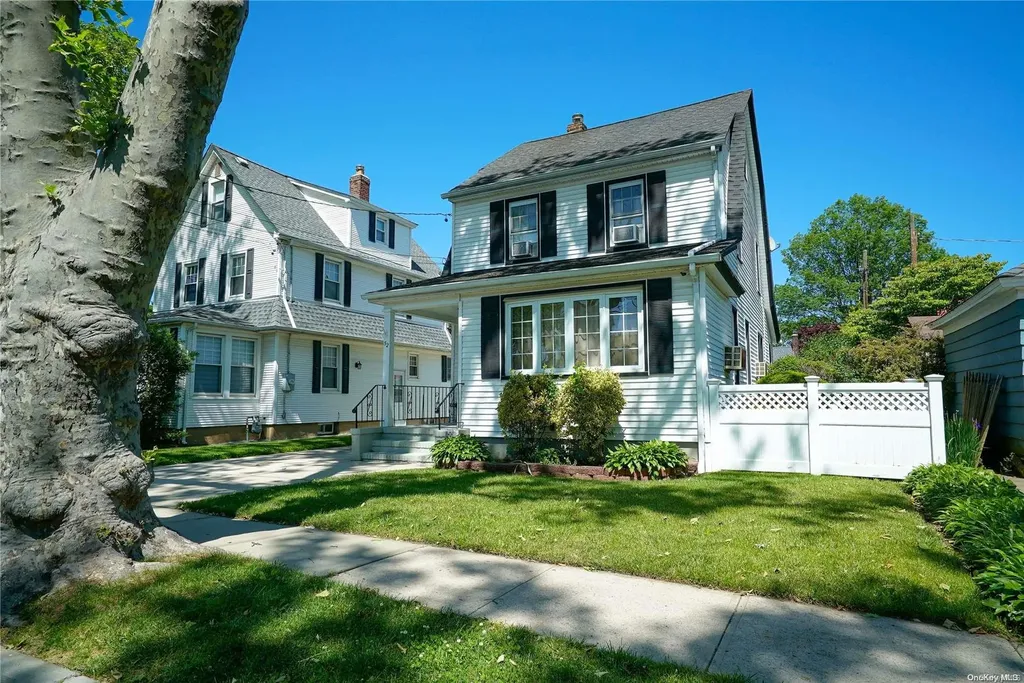 52 Violet Avenue Mineola NY 11501
