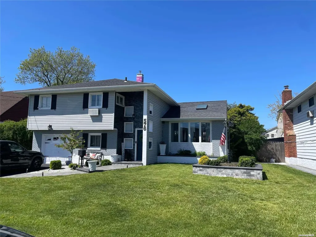 576 S Long Beach Avenue Freeport NY 11520