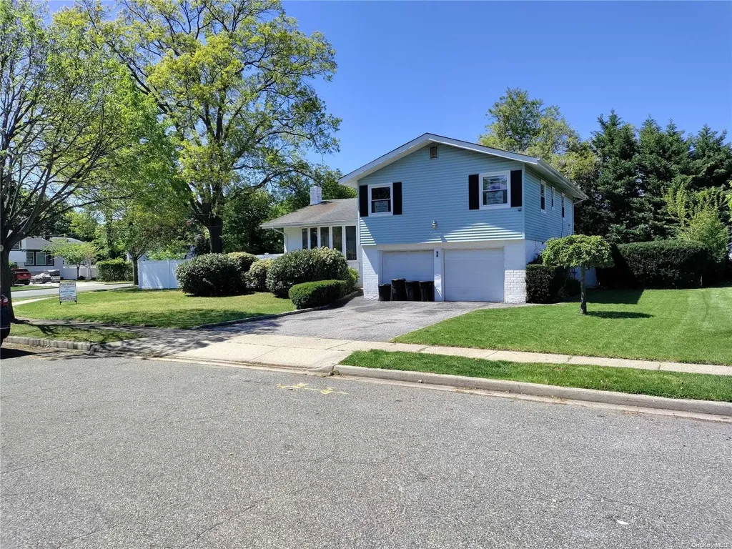 11 Marshall Lane Westbury NY 11590