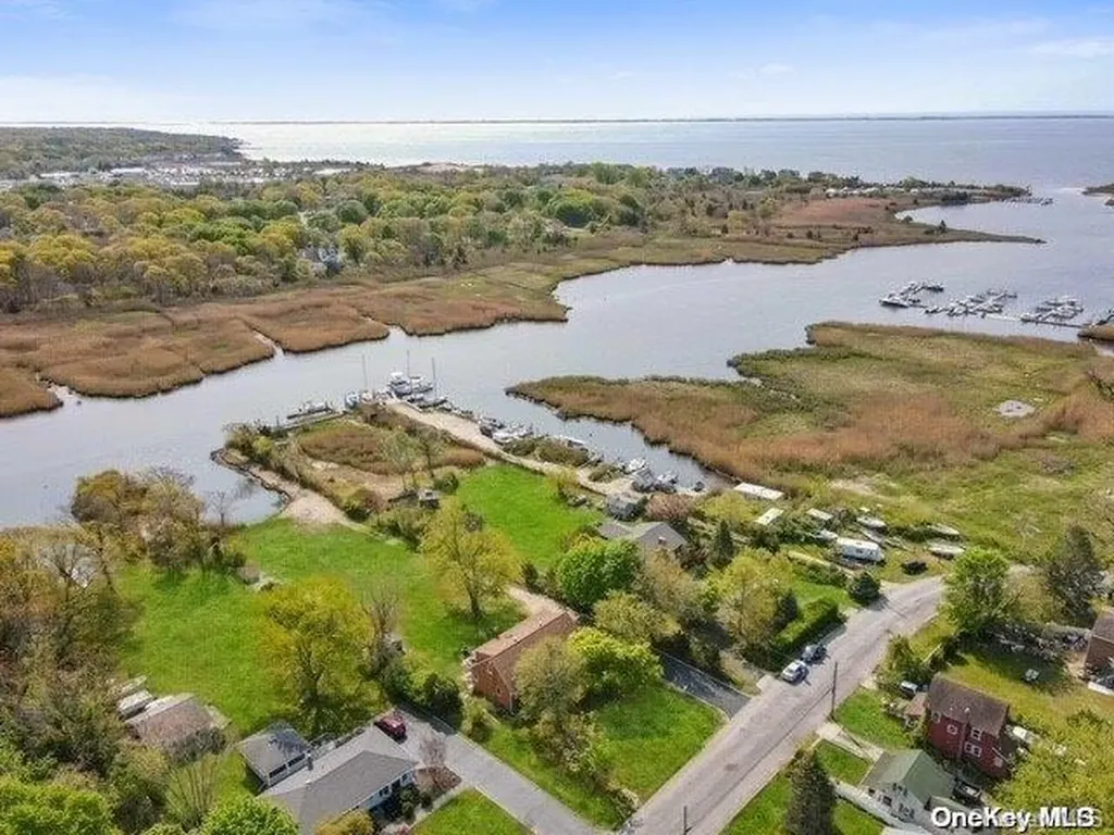 305 Conklin Avenue Patchogue NY 11772